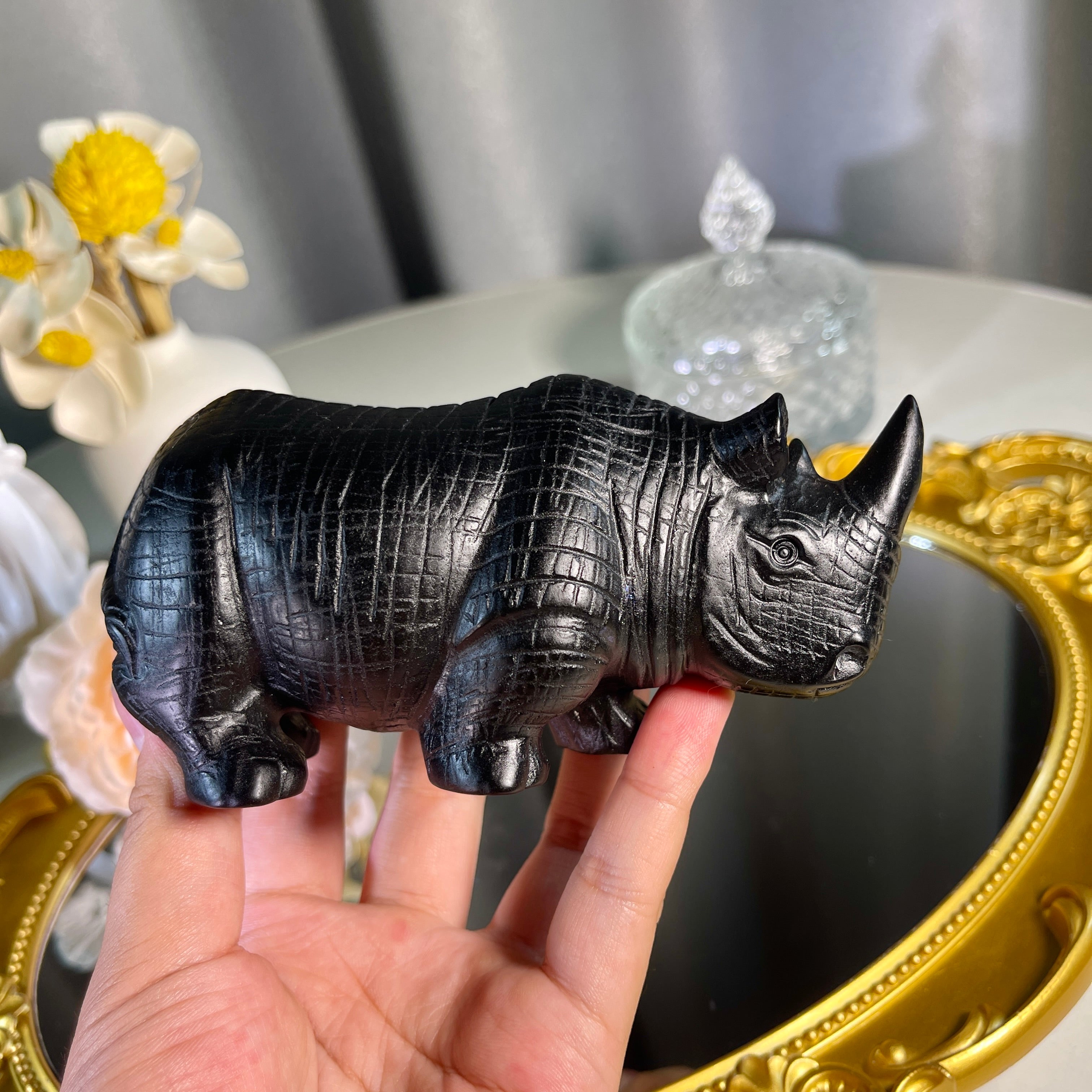 4.9"+ Obsidian Rhinoceros 1PC