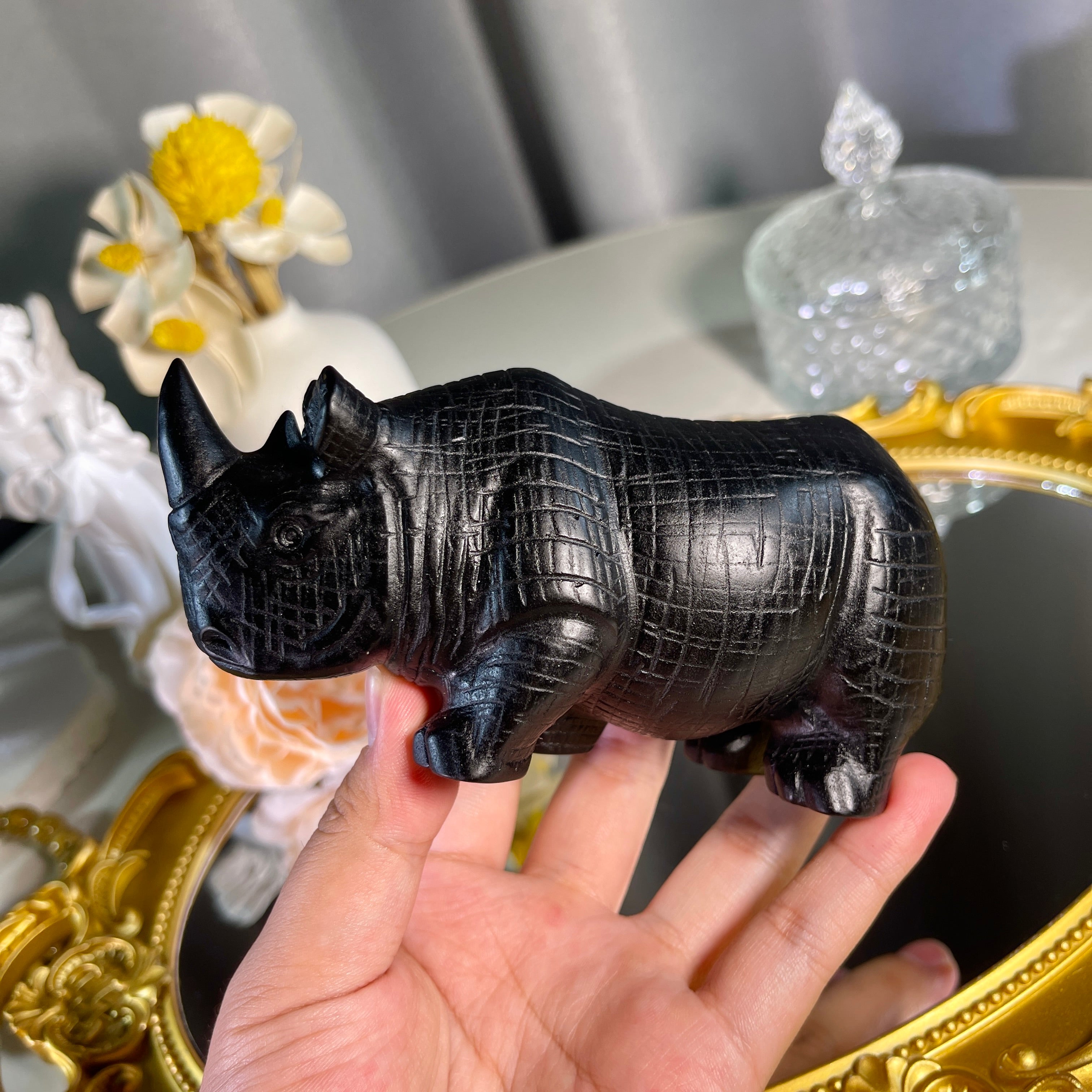 4.9"+ Obsidian Rhinoceros 1PC