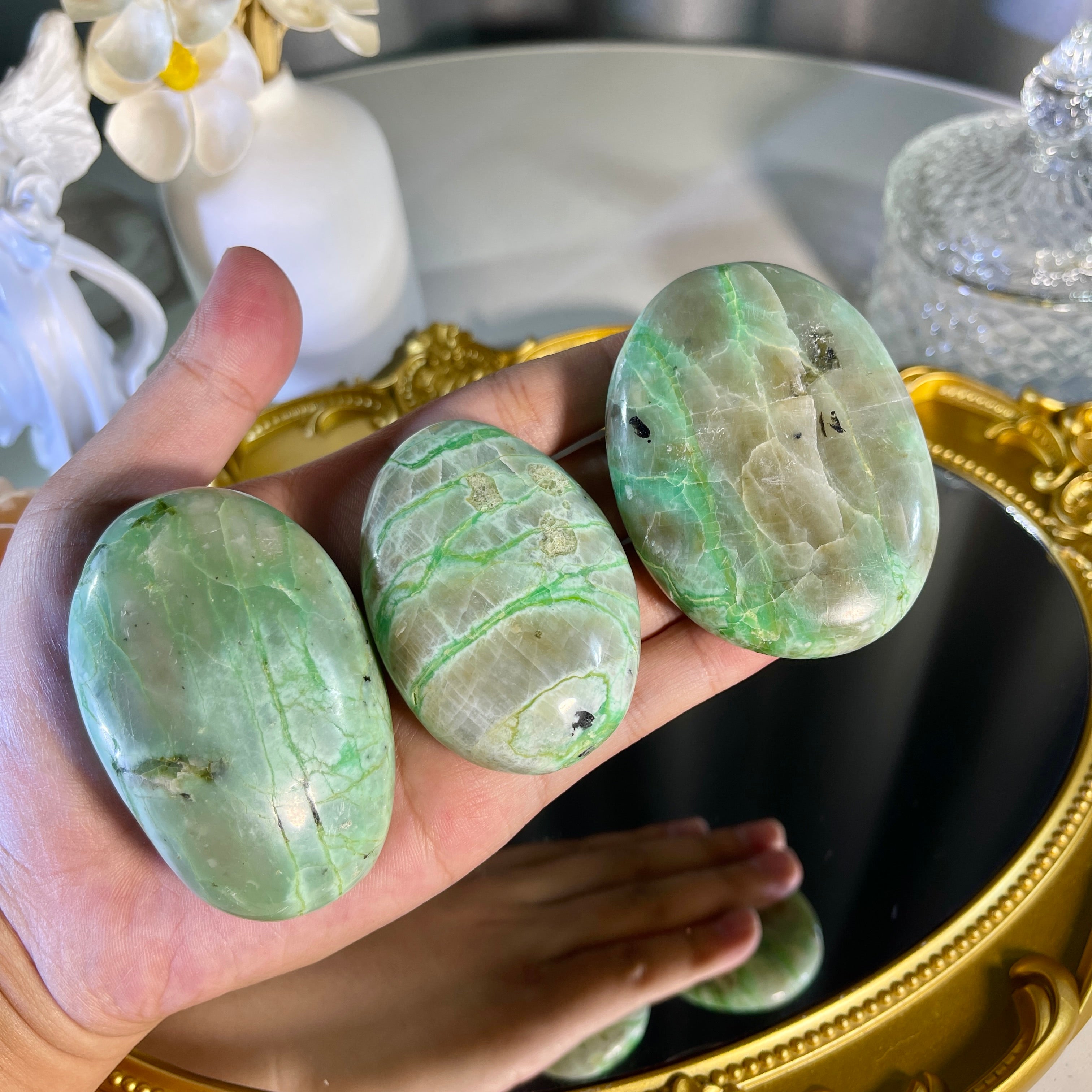 2.2"+ Green Moonstone Palm 1PC